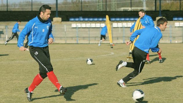 Kapitán plzeňských fotbalistů Pavel Horváth (vlevo) na tréninku před zápasem se Spartou.