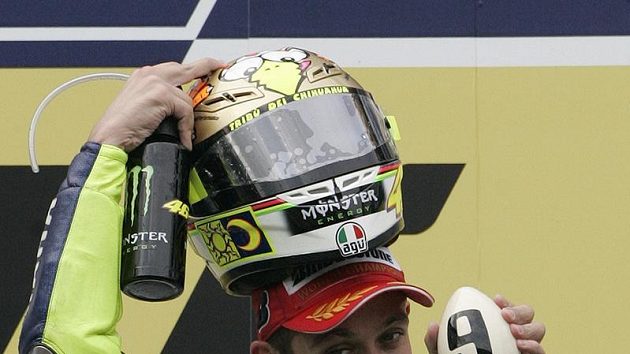 Motockylista Valentino Rossi oslavuje již svůj devátý titul mistra světa ve třídě MotoGP