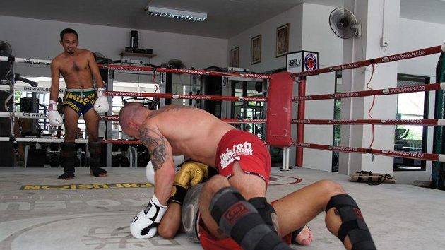 Michal Hamršmíd při tréninku v Thajsku.