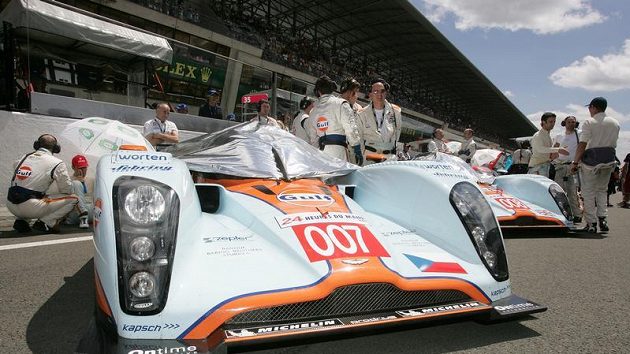 Prototyp Aston Martin posádky Charouz, Enge, Mücke těsně před závodem 24 hodin Le Mans