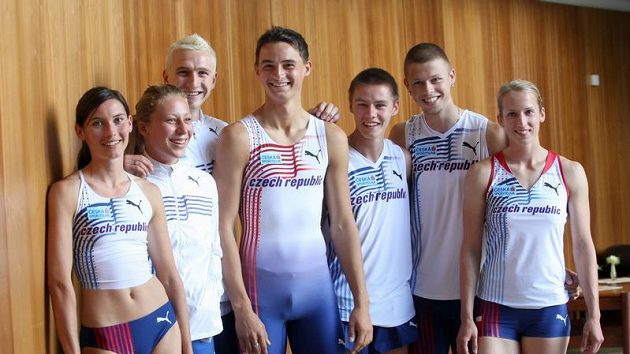 Čeští atleti (zleva) Jitka Bartoničková, Jiřina Ptáčníková, Josef Prorok, Martin Mazáč, Pavel Maslák, Lukáš Šťastný a Jana Korešová
