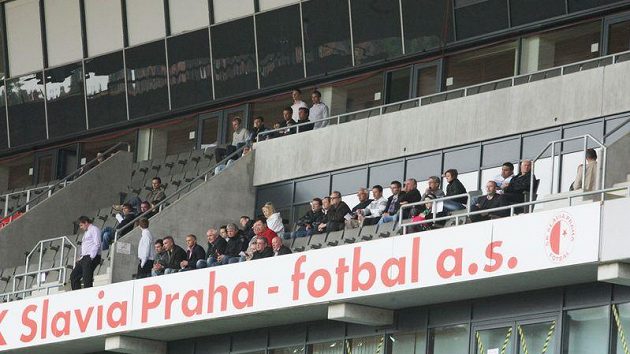 Na stadión v Edenu se fanoušci na utkání Slavie s Příbramí nedostali. Hlediště ale přeci jen nebylo zcela prázdné.