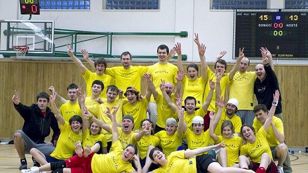 Úspěšný tým Žluté zimnice. První a čtvrté místo je vynikající úspěch a potvrzení faktu, že se jedná v současné době o nejlepší mixový tým v České republice.