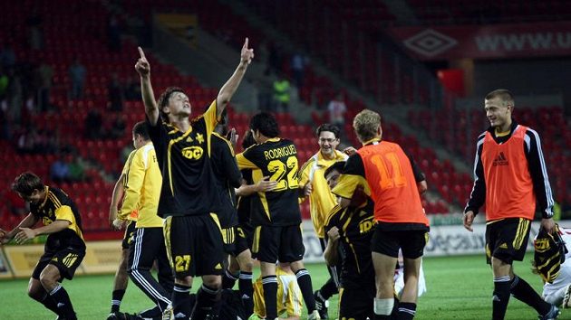 Radost fotbalistů Šeriffu Tiraspol po remíze se Slavií a postupu do 4. předkola Ligy mistrů.