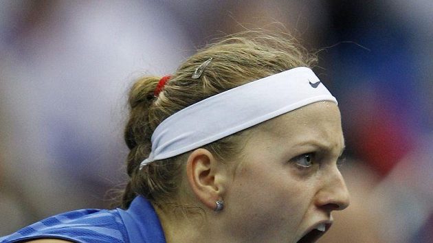 Hotovo. Petra Kvitová porazila ve finále Fed Cupu Marii Kirilenkovou 6:2, 6:2.