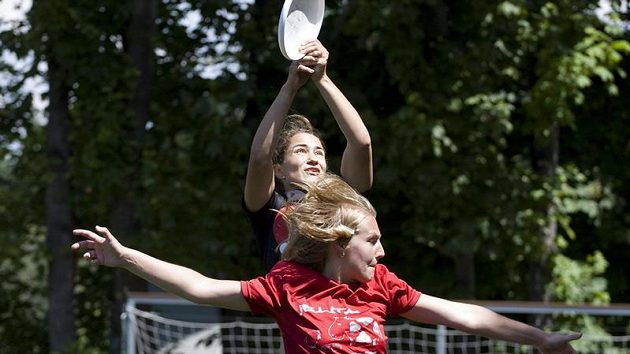Na univerzity přichází více studentů, kteří již mají nějakou zkušenost s ultimate frisbee. Úroveň turnajů tak stoupá.