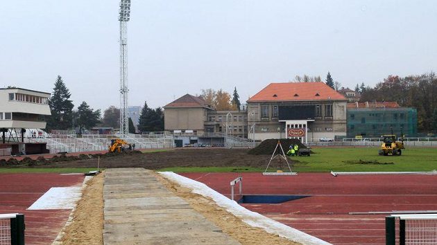 Na Julisce už řádí bagry a těžká technika.