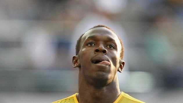 Jamajský sprinter Usian Bolt po vítězném semifinálovém běhu na trati 200 metrů na mistrovství světa v Berlíně.