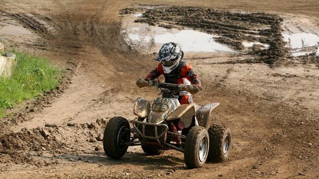 Závod MČR v cross country čtyřkolek v Sedlčanech.
