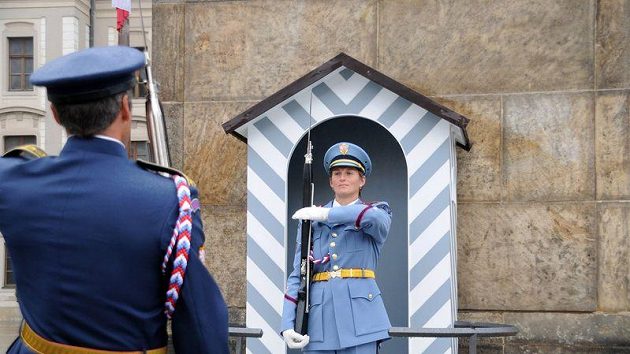 Výměna stráží v podání otěpařky Barbory Špotákové a jejího trenéra Jana Železného.