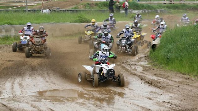 Závod MČR v cross country čtyřkolek v Sedlčanech.