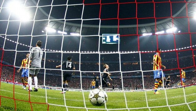 Fotbalista Bayernu Mnichov Bastian Schweinsteiger se raduje z gólu proti Valencii v prvním kole Ligy mistrů.