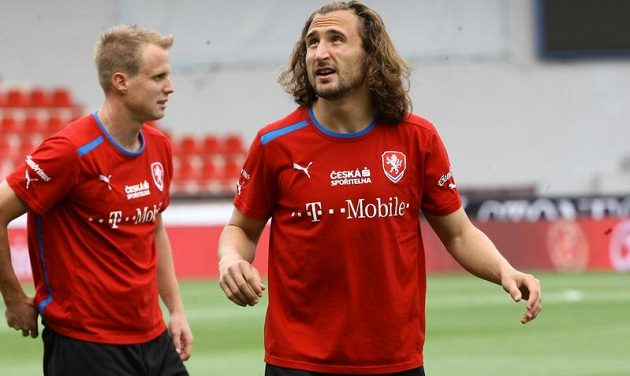 Petr Jiráček a David Limberský na tréninku české fotbalové reprezentace před zápasem s Maďary