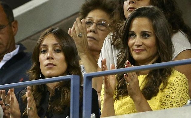 Utkání Tomáše Berdycha s Rogerem Federerem na US Open sledovala v New Yorku také Pippa Middletonová (vpravo), sestra vévodkyně Catherine, manželky britského prince Williama