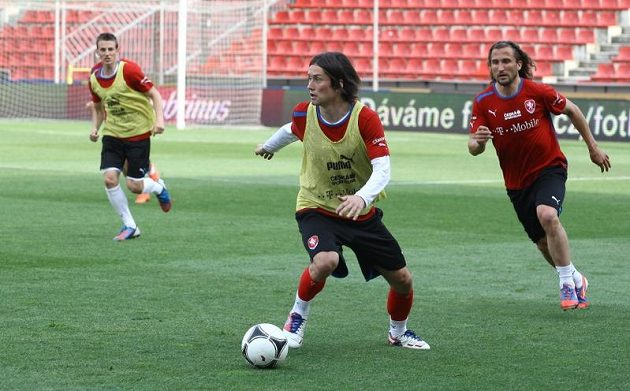 Tomáš Rosický, Vladimír Darida a Petr Jiráček při tréninku na duel s Maďarskem.