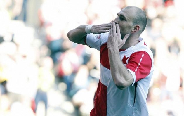 Martin Latka se raduje, právě vstřeli vedoucí gól Slavie v derby prtoti Spartě.