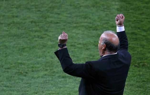 Španělský trenér Vicente del Bosque a jeho gesto radosti nad průběhem finále Eura proti Itálii.
