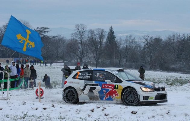 Fin Jari Matti Latvala s Volkswagenem Polo WRC na trati Rallye Monte Carlo 2013.