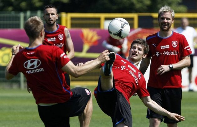 David Limberský a Václav Pilař na tréninku fotbalové reprezentace v polské Vratislavi