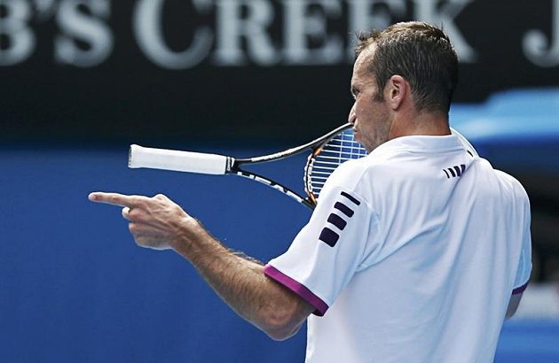 Gesto Radka Štěpánka po prohraném míčku v souboji s Novakem djokovičem na Australian Open.