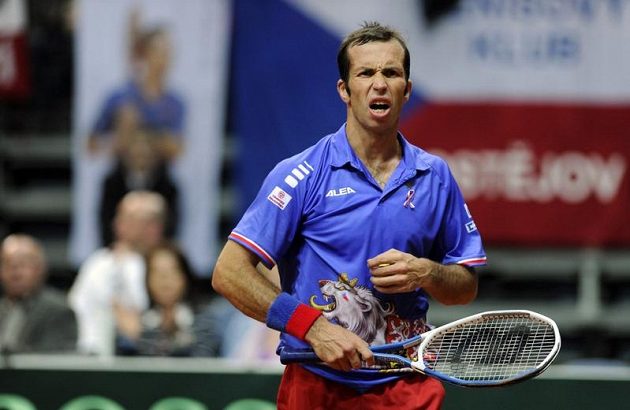 Do druhého duelu nastoupil Radek Štěpánek proti Janko Tipsarevičovi. O konci zápasu se mluvilo celý víkend.