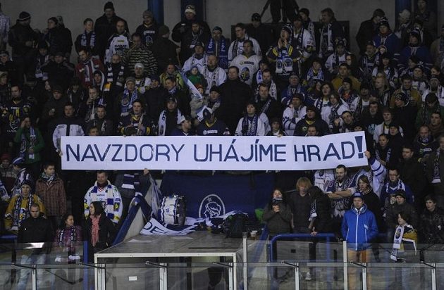Fanoušci Rytířů v předehrávce 41. kola hokejové Tipsport extraligy mezi Kladnem a Kometou Brno.