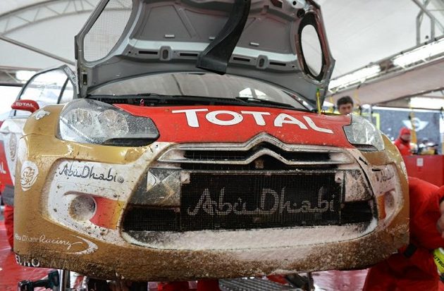 Sněhu si během Rallye Monte Carlo 2013 užili dostatečně nejen závodnici na trati, ale i mechanici v servisu při údržbě vozů.