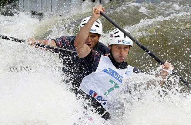 Jaroslav Volf (vpravo) a Ondřej Štěpánek na trati Světového poháru v pražské Troji