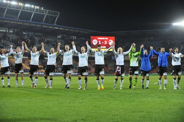 Fotbalisté Plzně jásají, neboť vyhráli na Letné nad Spartou 3:1 a boj o titul zase zdramatizovali.