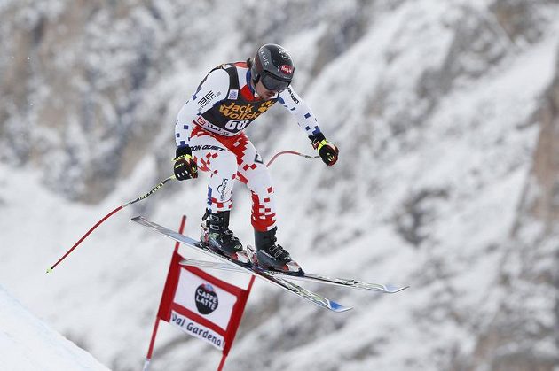 Ondřej Bank na trati sjezdu během závodu ve Val Gardeně.
