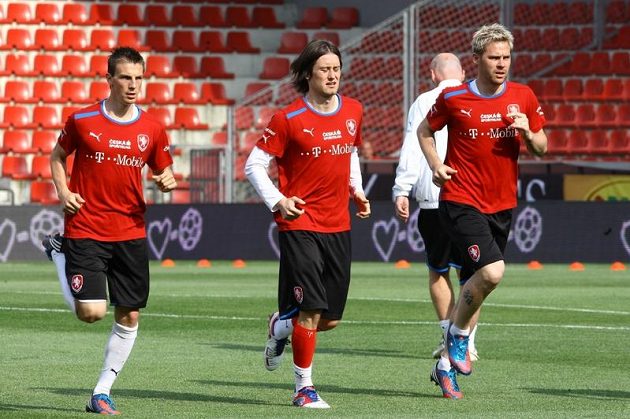 Tomáš Rosický, Vladimír Darida a Tomáš Hübschman na tréninku české reprezentace před utkáním s Maďarskem.