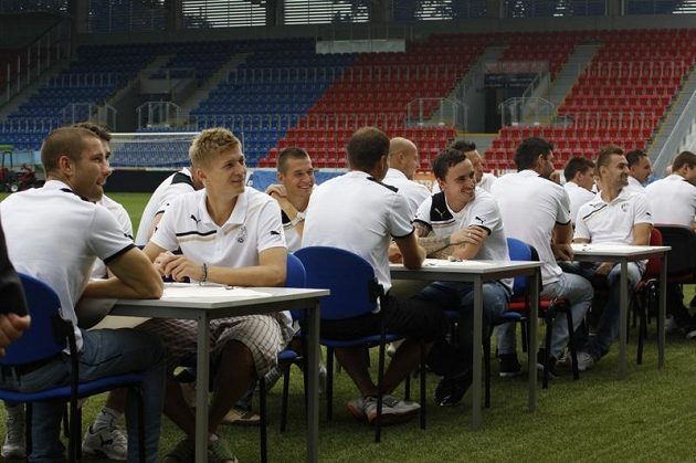 Máme hlad, dejte nám najíst...!