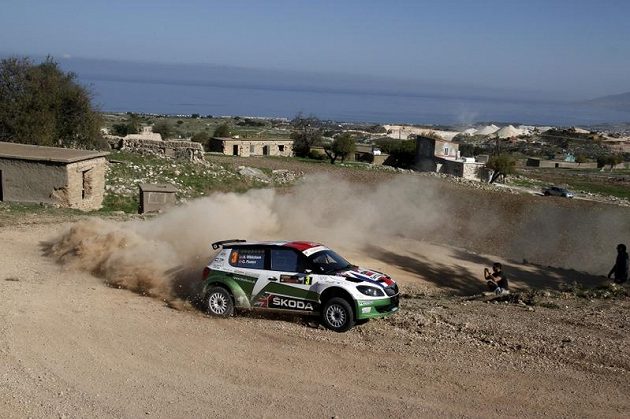 Andreas Mikkelsen se Škodou Fabia S2000 během Kyperské rallye 2012.