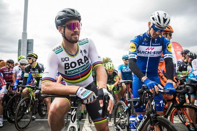 Slovák Peter Sagan a český cyklista Zdeněk Štybar (vpravo) na startu společného cyklistického šampionátu v Plzni.