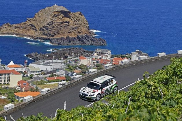 Juho Hänninen se Škodou Fabia S2000 při Rallye Madeira.