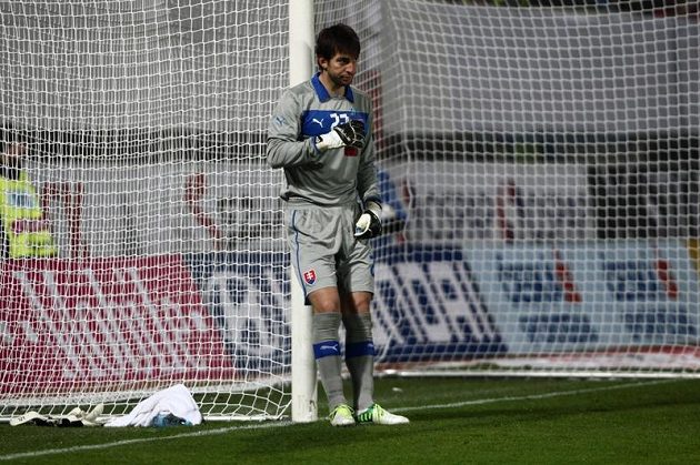 Smutný brankář slovenské fotbalové reprezentace Dušan Kuciak inkasoval dvakrát během šesti minut.