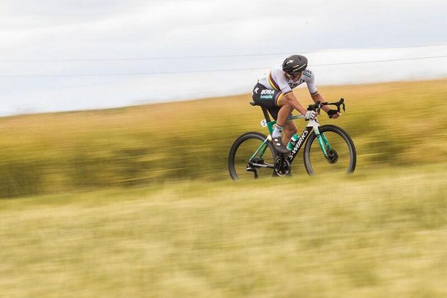 Slovák Peter Sagan na trati společného cyklistického mistrovství v Plzni.
