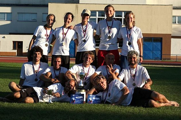V letošní venkovní sezóně dokázali Prague Devils vyhrát mistrovství České republiky ve všech kategoriích a ukázali, že momentálně kralují české frisbee scéně.