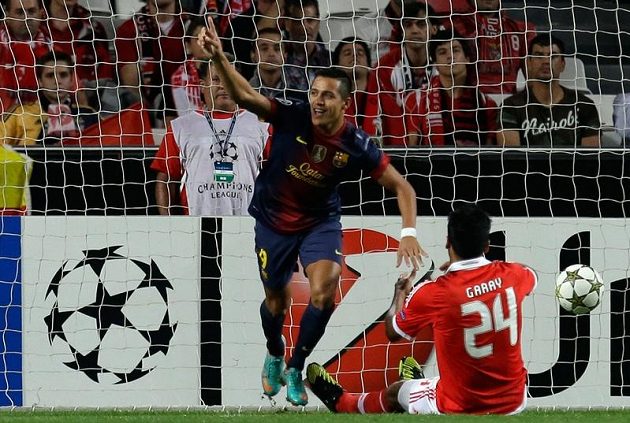Alexis Sánchez jásá! Právě dostal Barcelonu do vedení v utkání Ligy mistrů na stadiónu Benfiky Lisabon