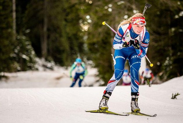 Eva Puskarčíková na prvním úseku štafetového závodu v Pokljuce.