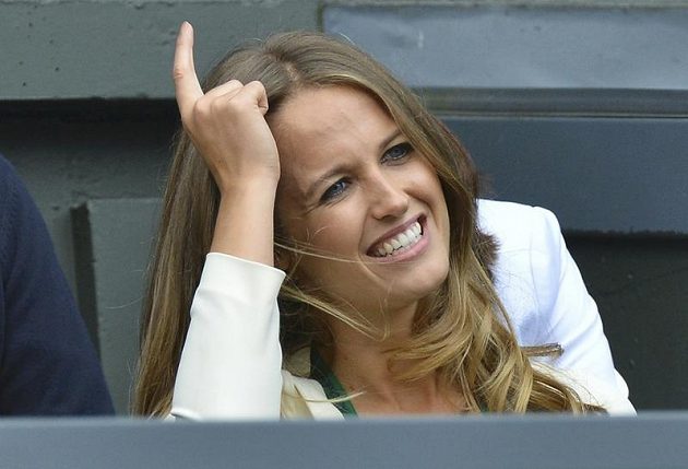 Andymu Murraymu v hledišti Centrálního dvorce ve Wimbledonu držela palce i jeho přítelkyně Kim Searsová