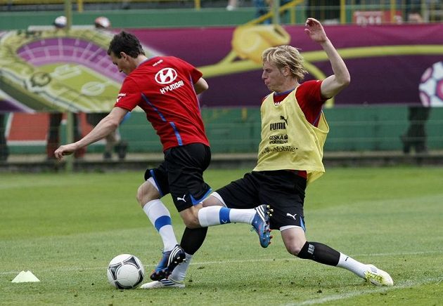 František Rajtoral a Vladimír Darida na tréninku českého týmu po zápase s Řeckem