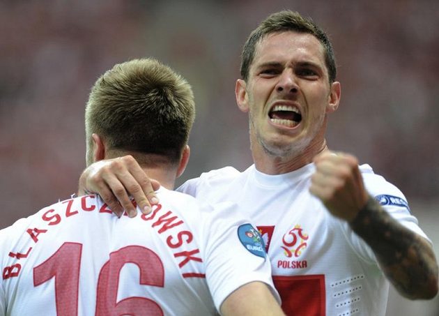 Polští fotbalisté Jakub Blaszczykowski a Ludovic Obraniak (vpravo) se radují z vedoucího gólu v duelu proti Řecku