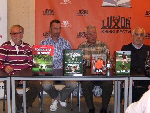 Zleva Milan Macho, Jaromír Blažek, Josef Masopust a Petr Feldstein s novými knihami.