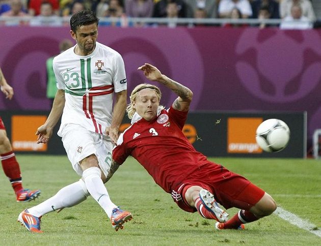 Simon Kjaer už Heldera Postigu před druhým gólem nezastavil ani skluzem