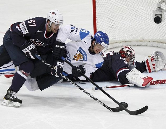 Ani snaha Janneho Pesonena ke gólu nevedla, brankáři Jimmymu Howardovi vypomohl Max Pacioretty