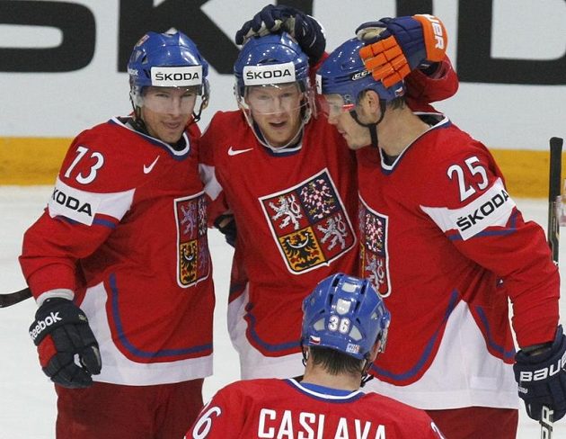 Petr Průcha, Aleš Hemský, Petr Krajíček a Petr Čáslava se radují z gólu proti Finům v boji o bronz na MS v Helsinkách.