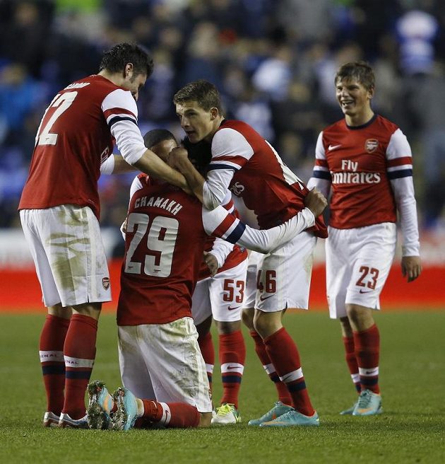 V nastavené půlhodině se dvakrát prosadil Chamakh a jednou i Walcott, který tak zkompletoval hattrick.