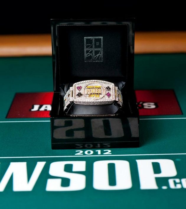 Nejcenější pokerová trofej - náramek z WSOP
