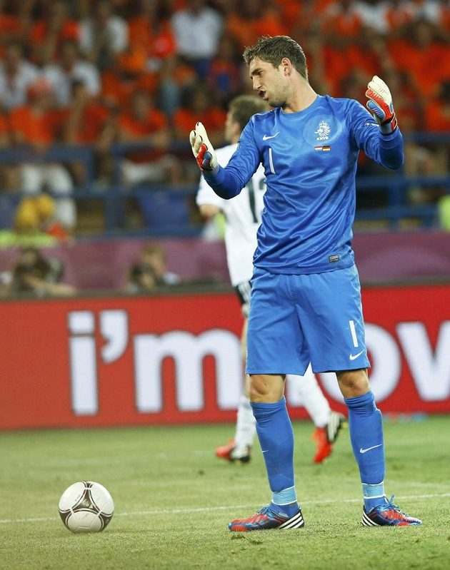 Zničený nizozemský brankář Maarten Stekelenburg poté, co v utkání s Německem inkasoval druhý gól